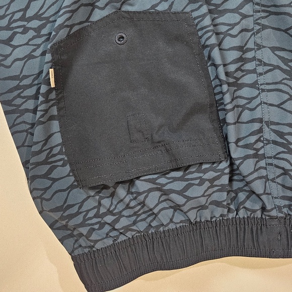 Vuori Shorts Mens Blue Black XXL Lined Athletic Gym Training Performance Workout - Picture 5 of 9